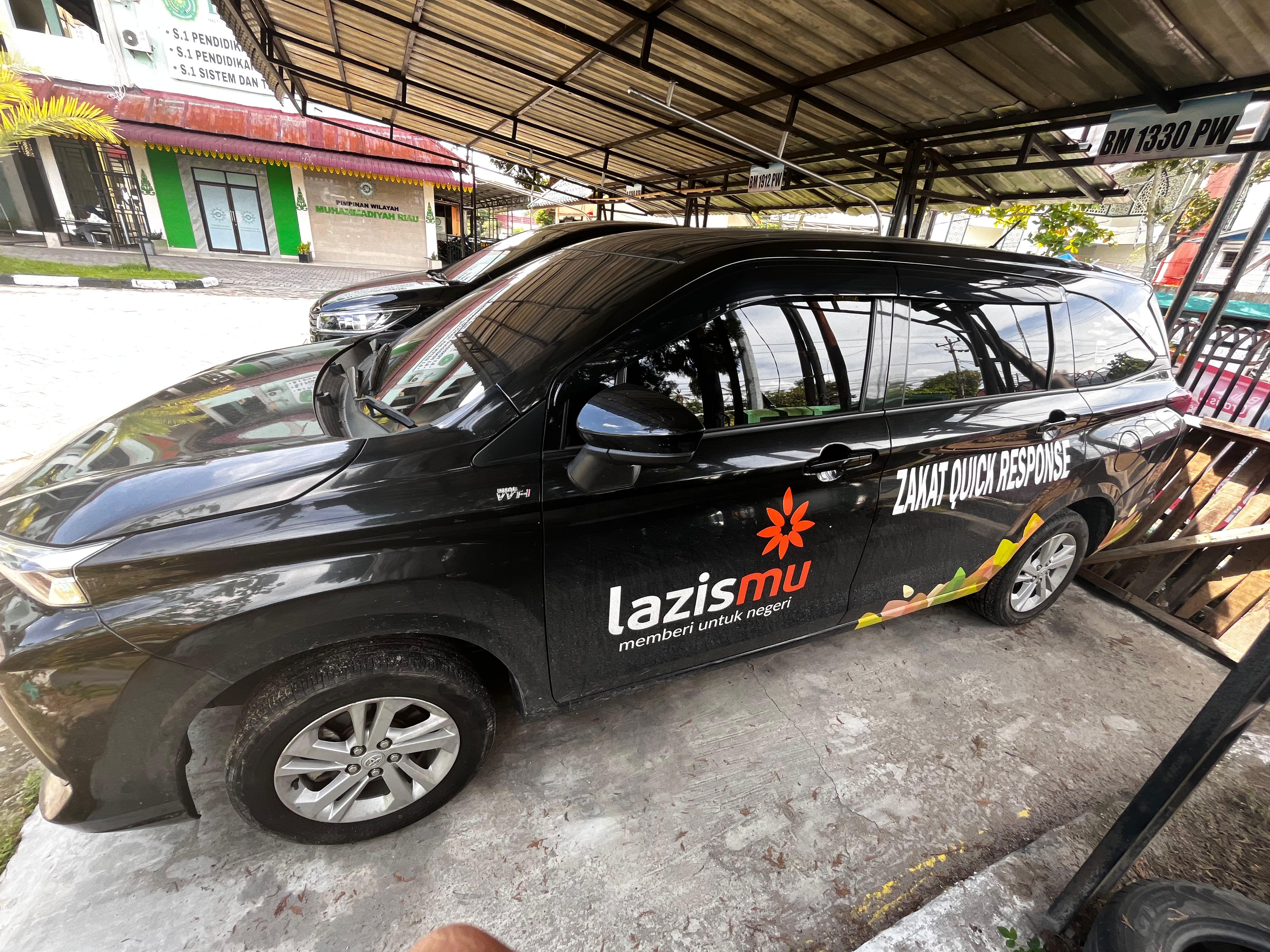 Avanza Hitam